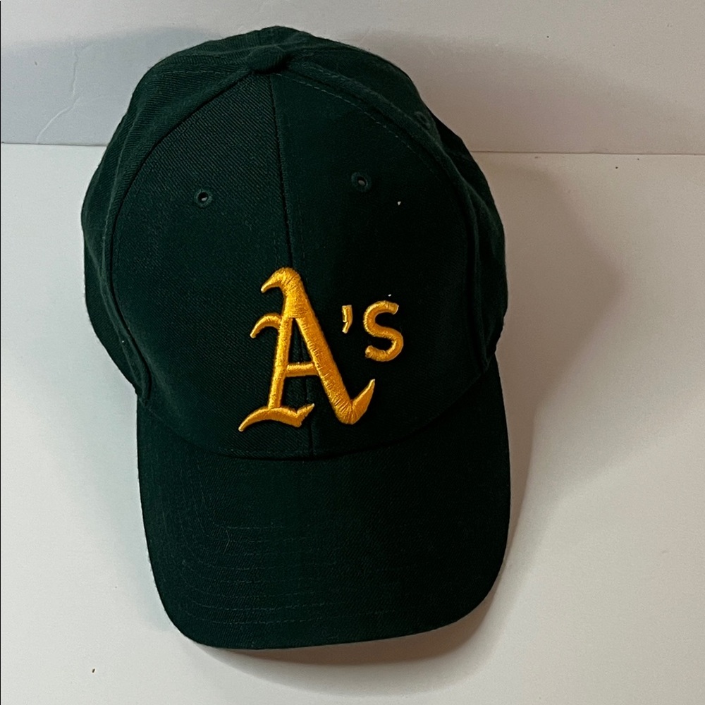 Rare Oakland vintage beautiful dark green A's Green and Gold Baseball Cap